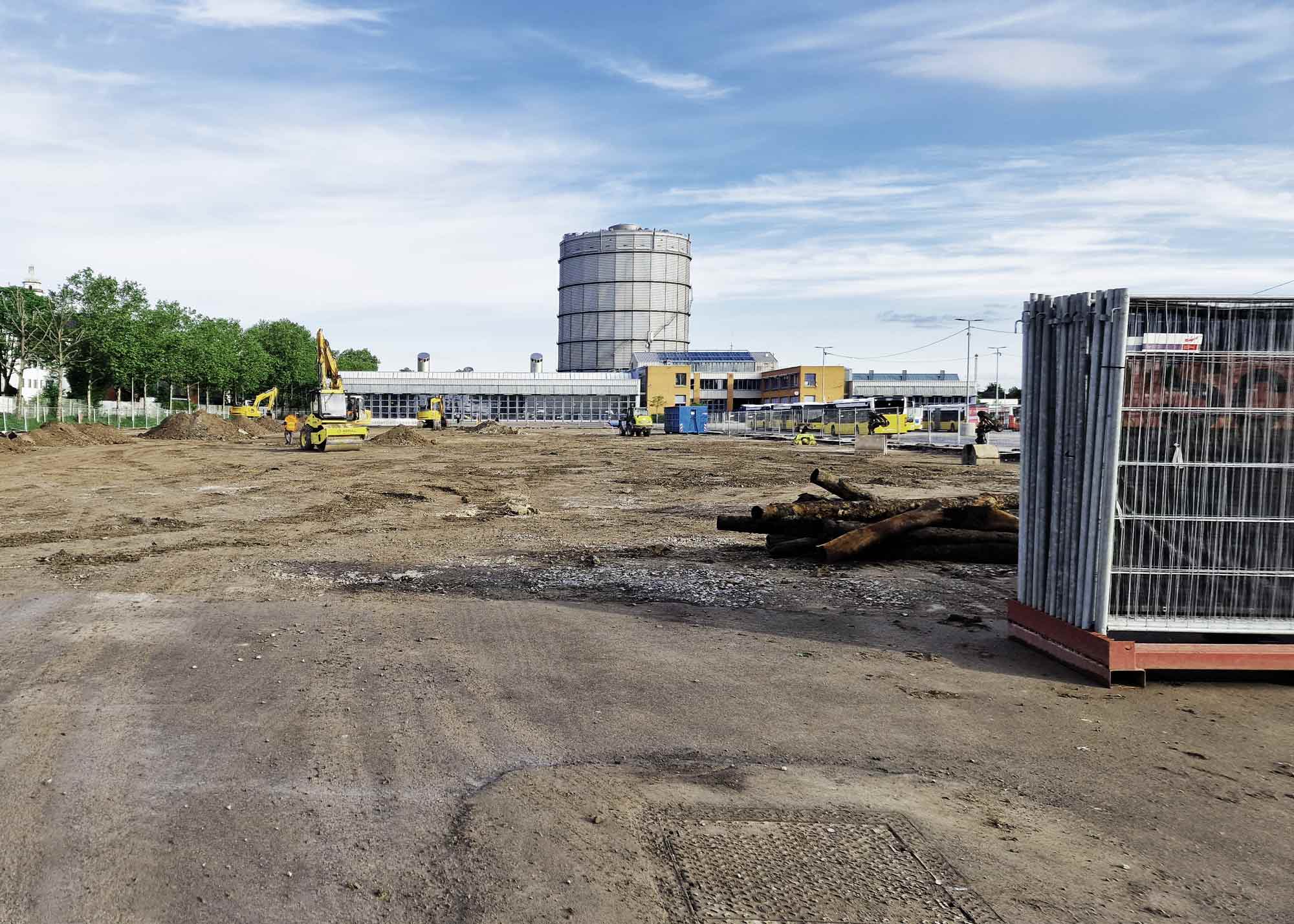 Spezialtiefbau Baustelle: GEOPUNKT Bohrgerät bei Verbauarbeiten