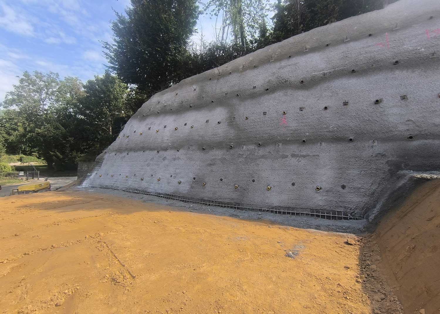 Spezialtiefbau Baustelle: GEOPUNKT Bohrgerät bei Verbauarbeiten